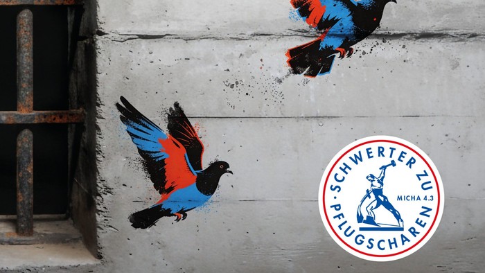 Plakat zur Förderung mutigen Widerstands mit Vögeln und einem Logo für eine Friedenskampagne, das deutschen Text und eine Website enthält.