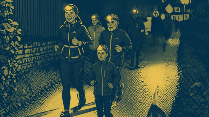 Familie joggt nachts gemeinsam unter beleuchteten Tunnellichtern.