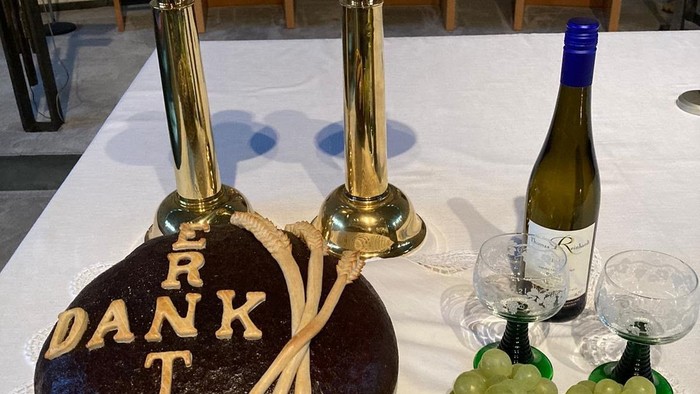 Verziertes Brot mit der Aufschrift 