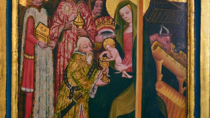 Das Bild zeigt eine religiöse Szene mit Königen und Maria mit Baby Jesus.