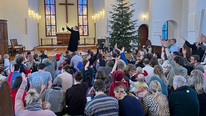 Fyldt kirkerum til julegudstjeneste for børn