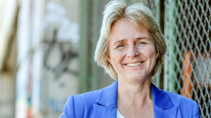 Dr. Melanie Wolfers ist Keynote-Speakerin, Besteller-Autorin und Mentorin für Mut & Veränderungsbereitschaft, Zuversicht & Resilienz, Entscheidungsfreude & Spirituelles