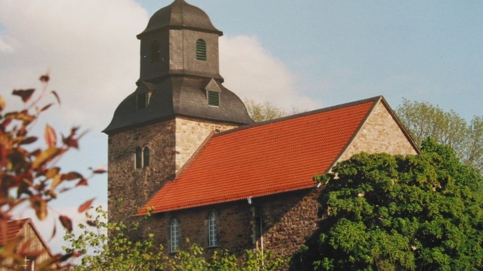 Außenansicht der evangelischen Kirche in Hohenkirchen. 