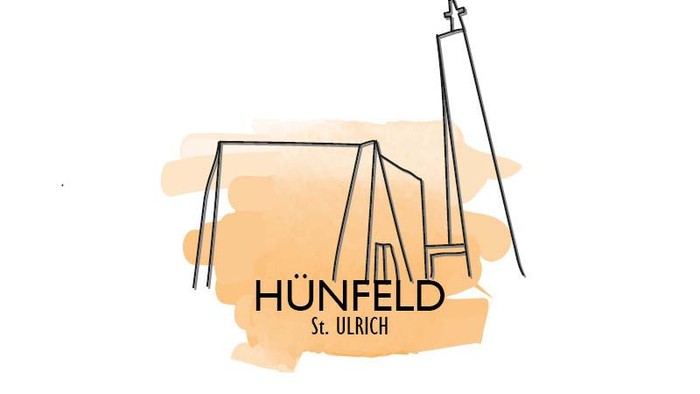 Handgezeichnetes Logo mit einer Kirche und dem Text „Hünfeld St. Ulrich“ auf einem Aquarell-Hintergrund.