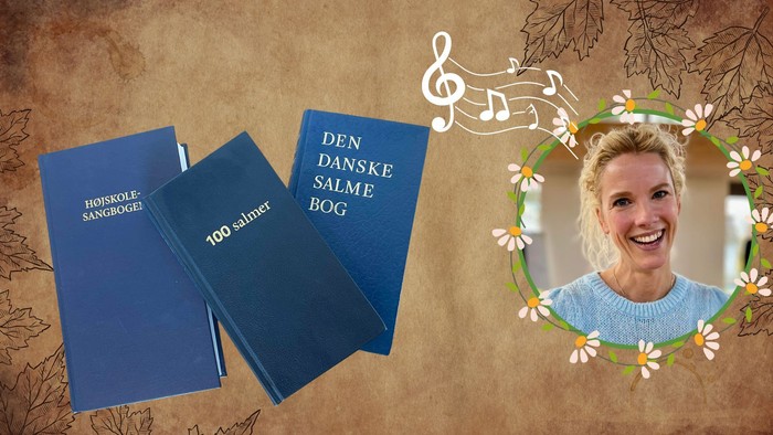 En glad kvinde med danske salmebøger og blomstrede noder i en dekorativ ramme.