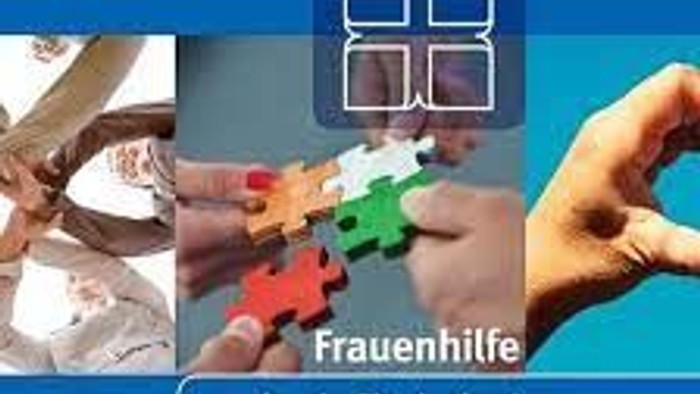 Das Bild zeigt verschiedene Ansichten von Händen, die mit Spielzeug spielen