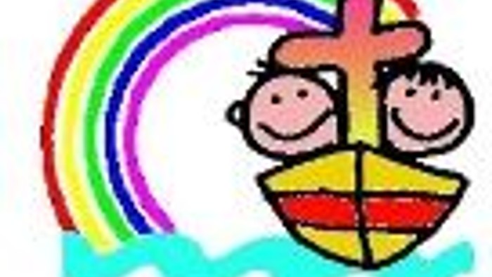 Ein lächelndes Boot schwebt unter einem leuchtenden Regenbogen, an dessen Seite zwei fröhliche Gesichter zu sehen sind.
