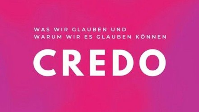 Bunte Grafik mit der Aufschrift „Credo“ und deutschem Text, der Überzeugungen und Gründe für den Glauben in fetten weißen Buchstaben erklärt.