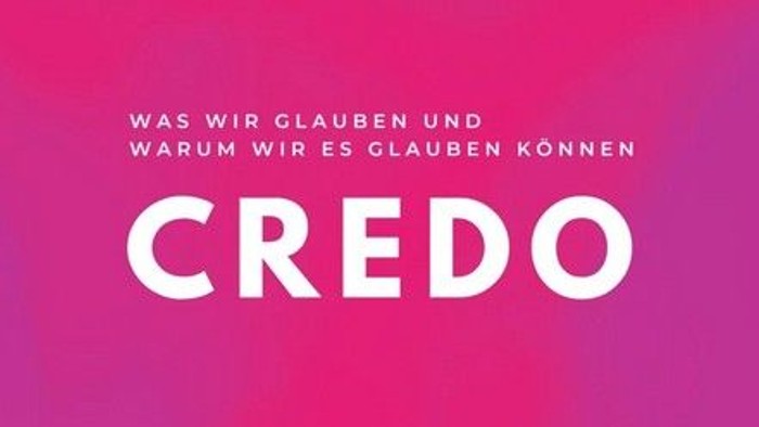 Bunte Grafik mit der Aufschrift „Credo“ und deutschem Text, der Überzeugungen und Gründe für den Glauben in fetten weißen Buchstaben erklärt.