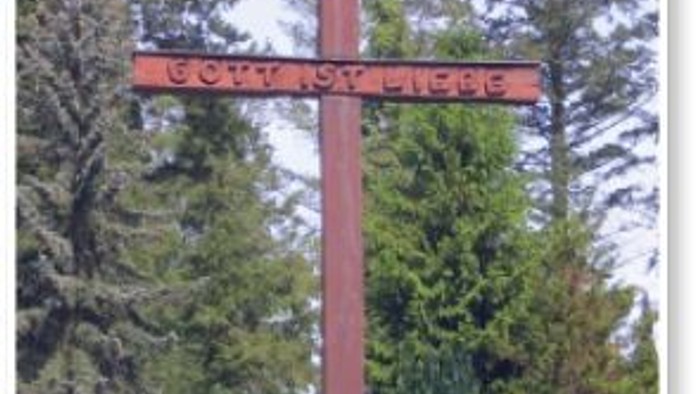Ein rotes Kreuz mit der Aufschrift