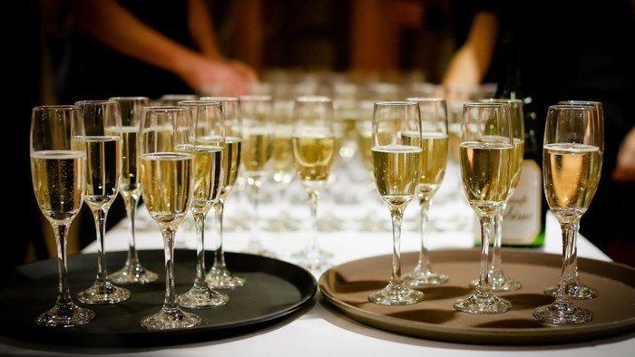 Billede af fyldte champagneglas