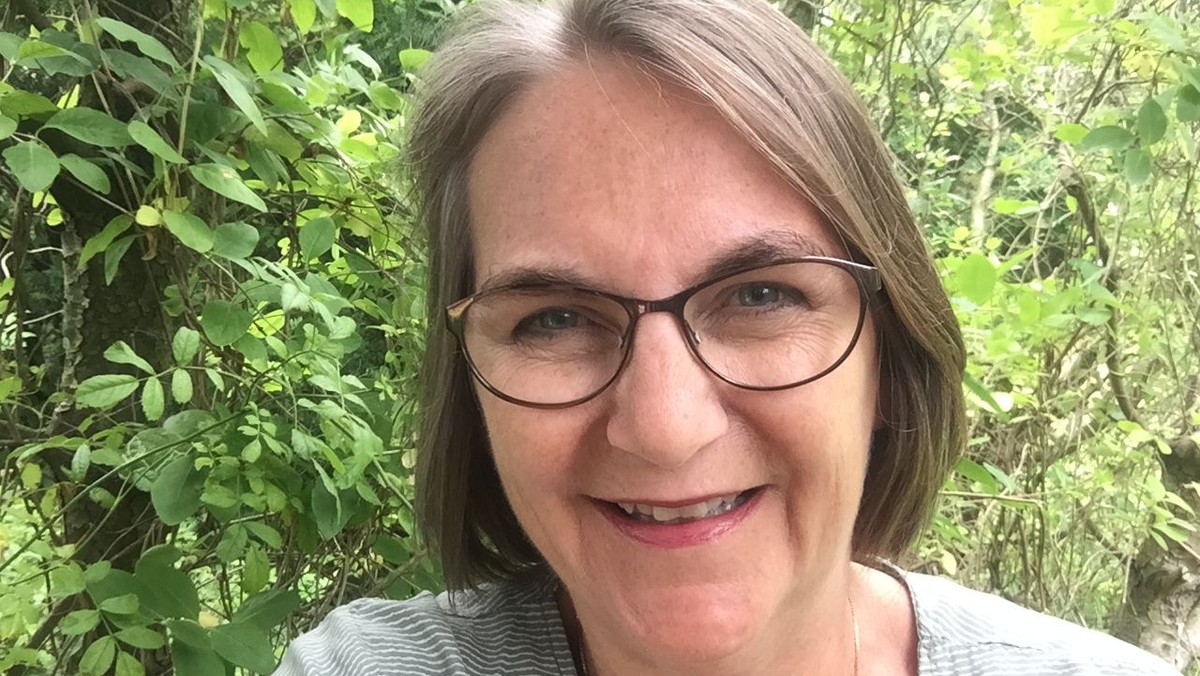 Altid allerede elsket – set fra sidelinjen. Foredrag med Helle Skaarup i Rytterskolen