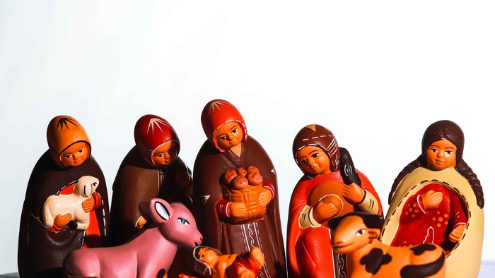 Die Figurinen stellen eine Familie mit Tieren dar