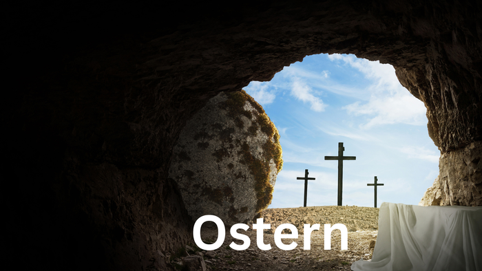 Symbolische Darstellung von Ostern mit einem leeren Grab, einem drapierten Tuch und Kreuzen unter einem hellen Himmel.