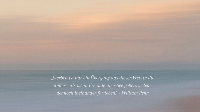 „Sonnenuntergangs-Meereslandschaft mit einem tiefgründigen Zitat über Tod und Übergang von William Penn.“