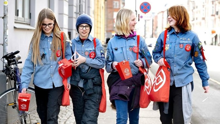 Fire unge FDF'ere samler ind til Folkekirkens Nødhjælp 