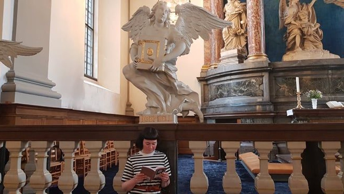 Natkirke v/ Susanne Møller Olsen med "silent reading"