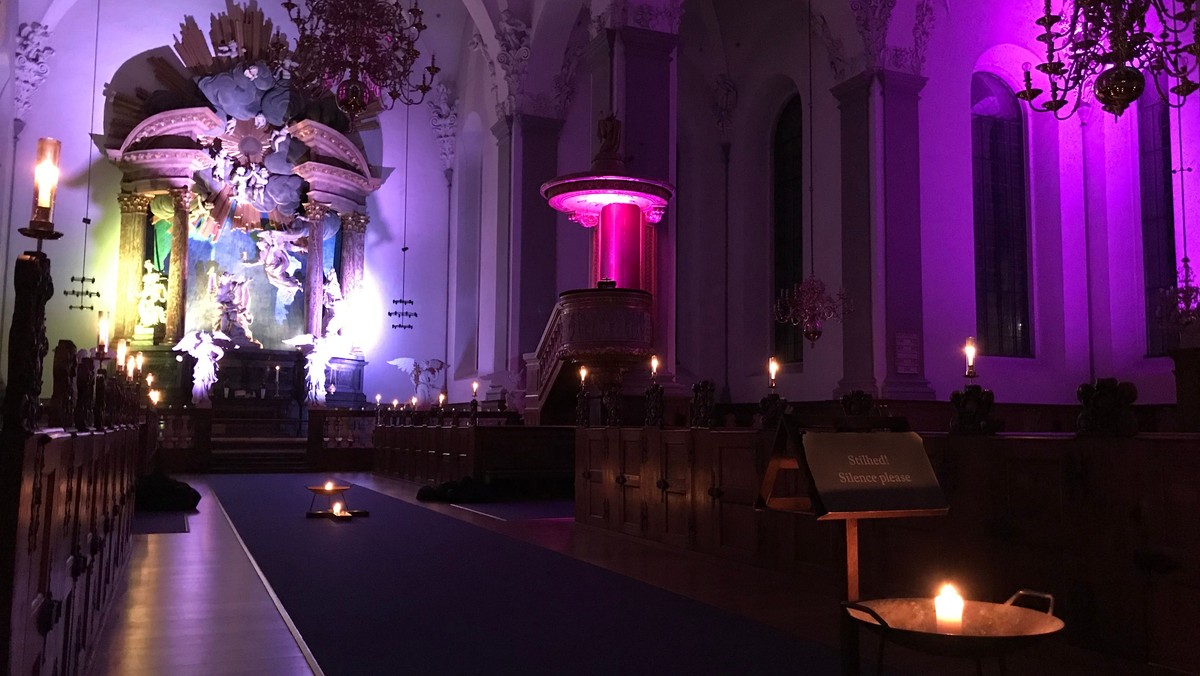Natkirke v/ Finn Damgaard med stilhed og musik