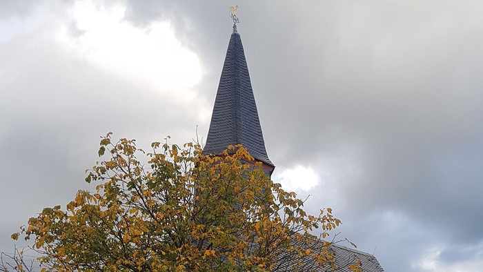 Kirche Orlen Herbst
