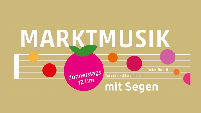 Text 'Marktmusik mit Segen, donnerstags 12 Uhr' auf hellbrauner Fläche mit weißen Notenlinien und bunten Äpfeln