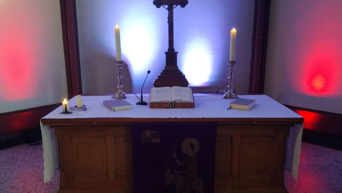 Moderner Gottesdienst mit Anmeldung und Livestream