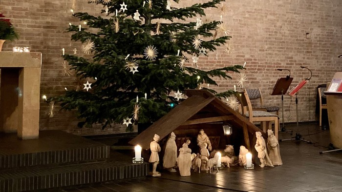 Tannenbaum mit Krippe Markuskirche