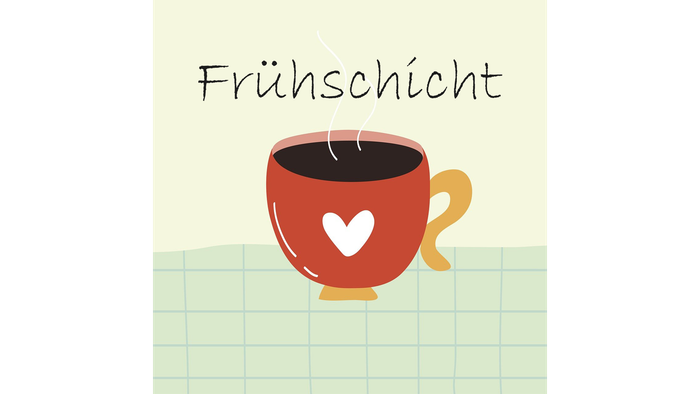 Ein roter Becher mit Herz und Dampf auf einem grün-weiß karierten Tisch, darüber steht 