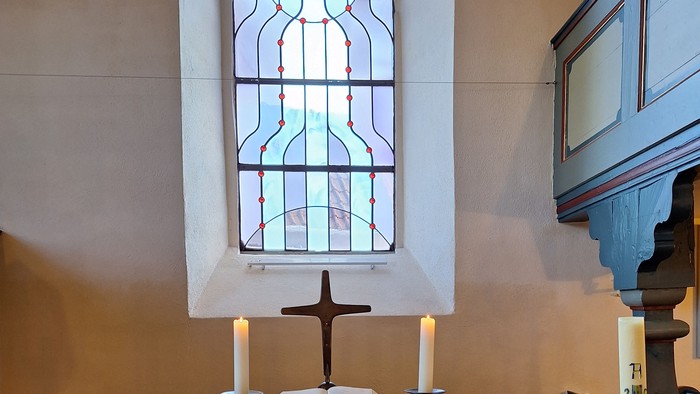 Kirche Neuhof Innenansicht. Barrierefrei über die Seitentür.