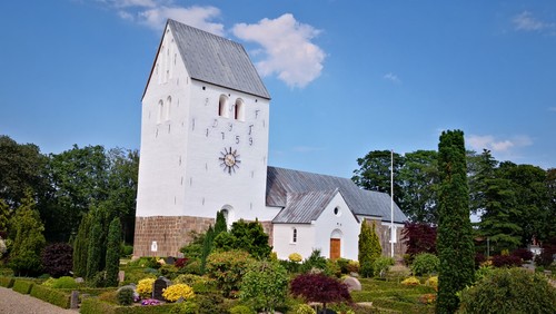 Højmesse med konfirmation i Hellevad Kirke