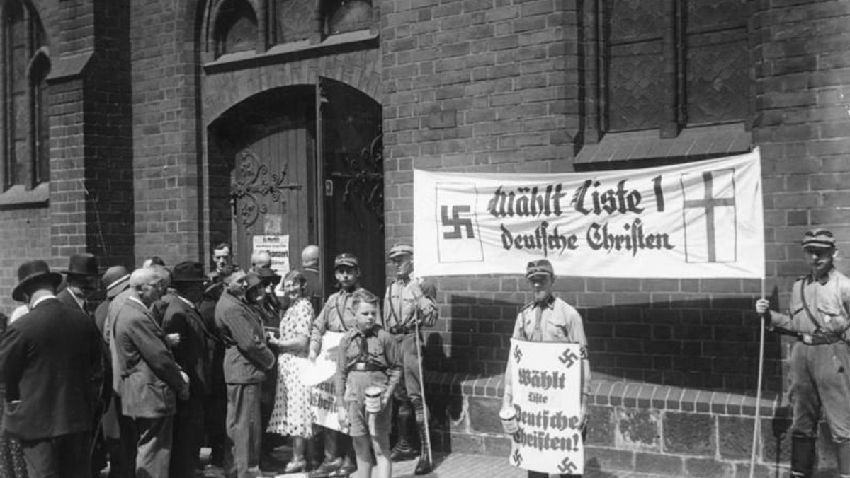Hakenkreuze am Altar – Über die Rolle der Kirchen im NS-Regime AUSGEBUCHT!