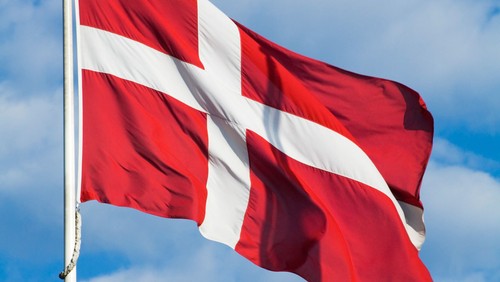 dansk flag shutterstock_4388380