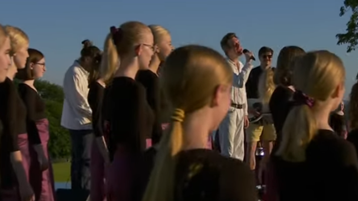Sønderjysk Pigekor og bandet Efterklang giver koncert