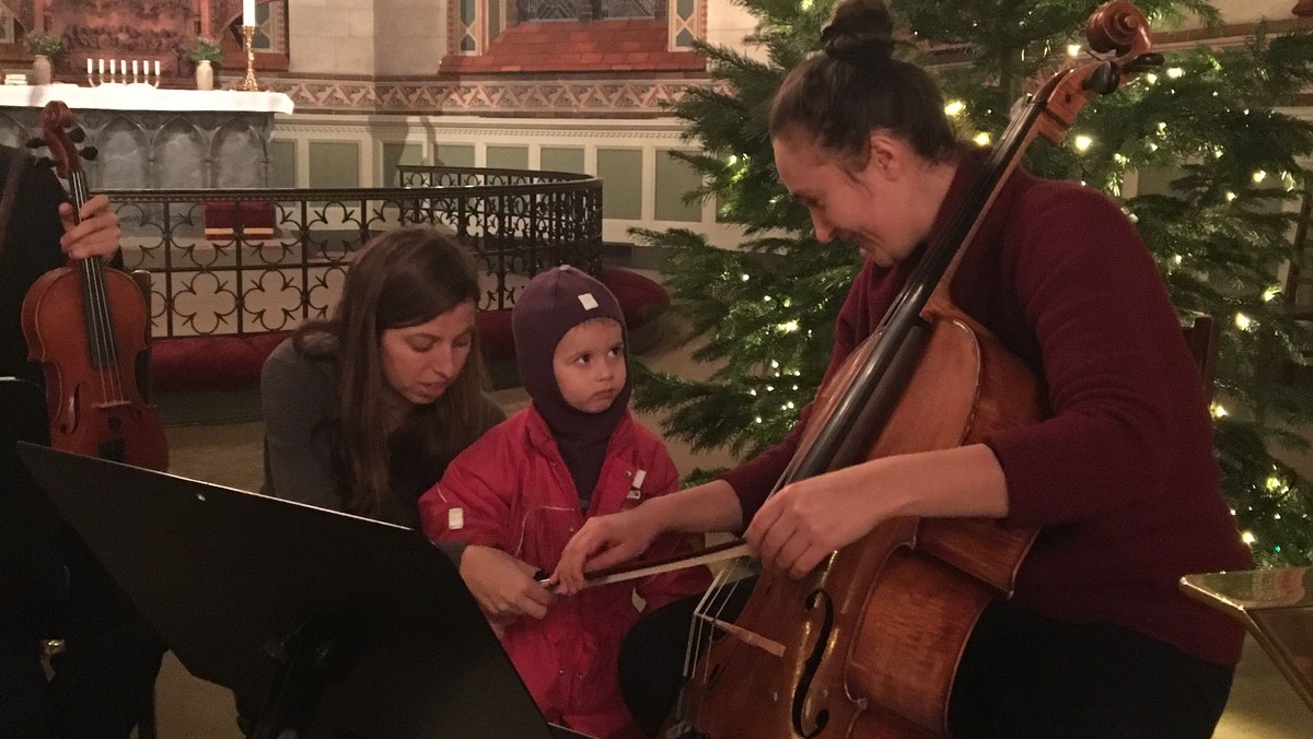 Julekalender - Københavns Ungdoms Symfoni Orkester spiller og viser instrumenter frem