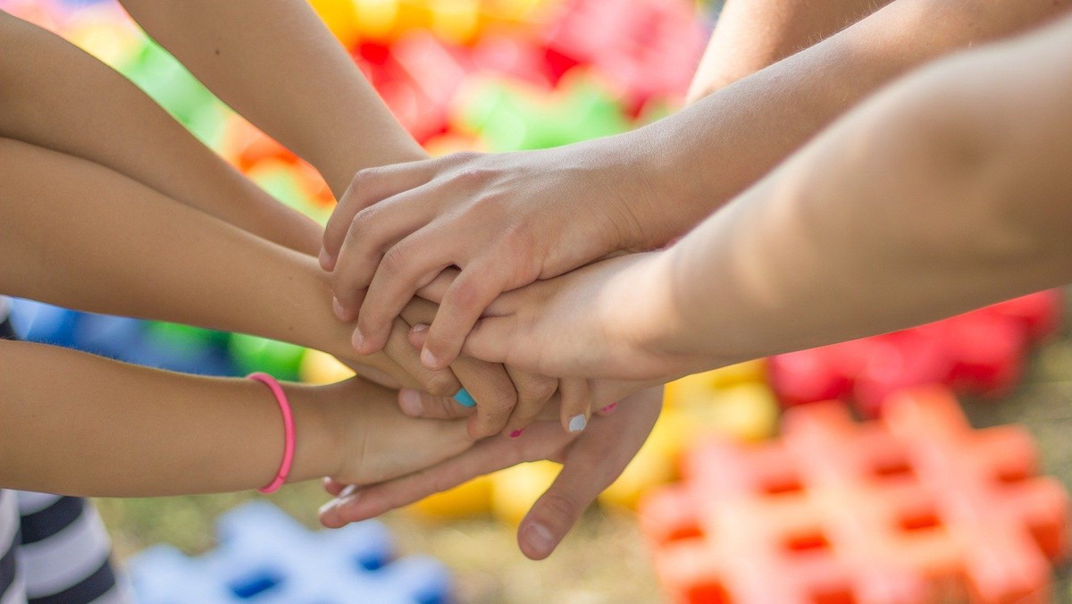 Digitaler Elternabend zum Thema „Die sozialen Grundbedürfnisse von Kindern“