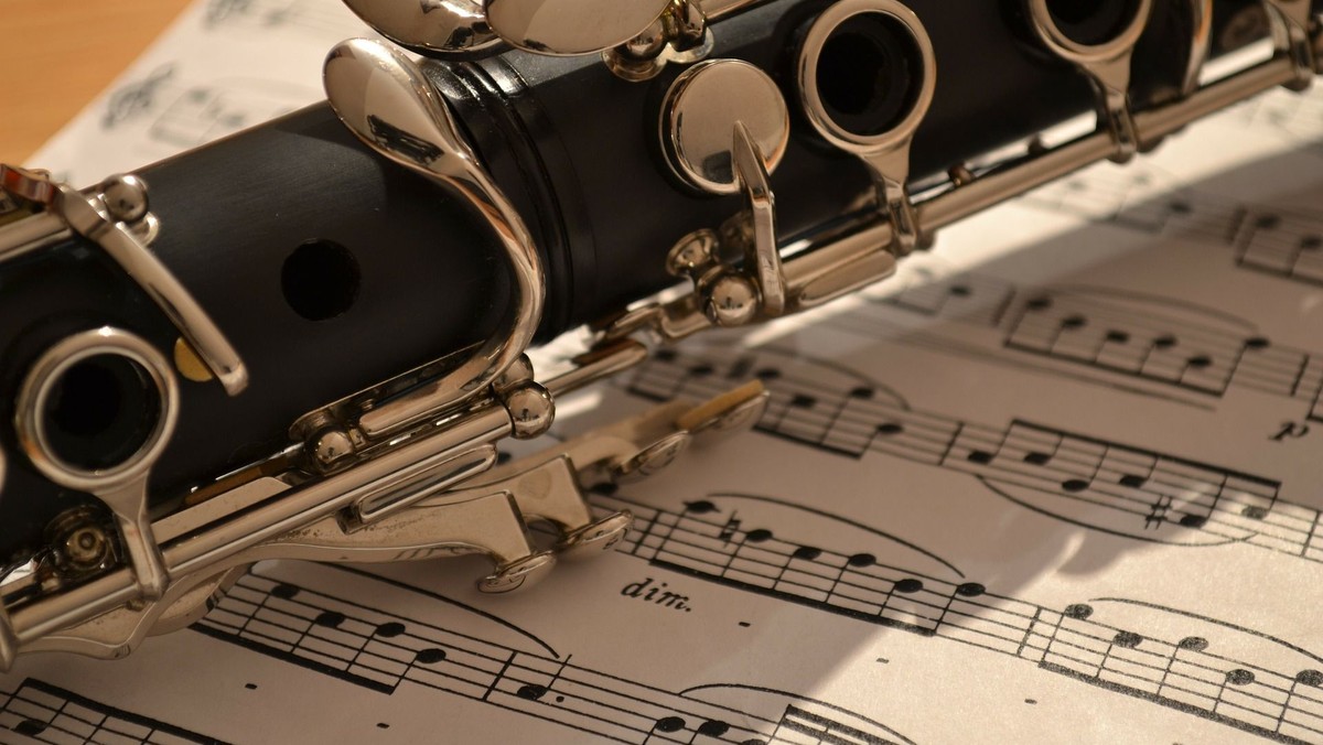 Gottesdienst mit festlicher Musik am Pfingstsonntag