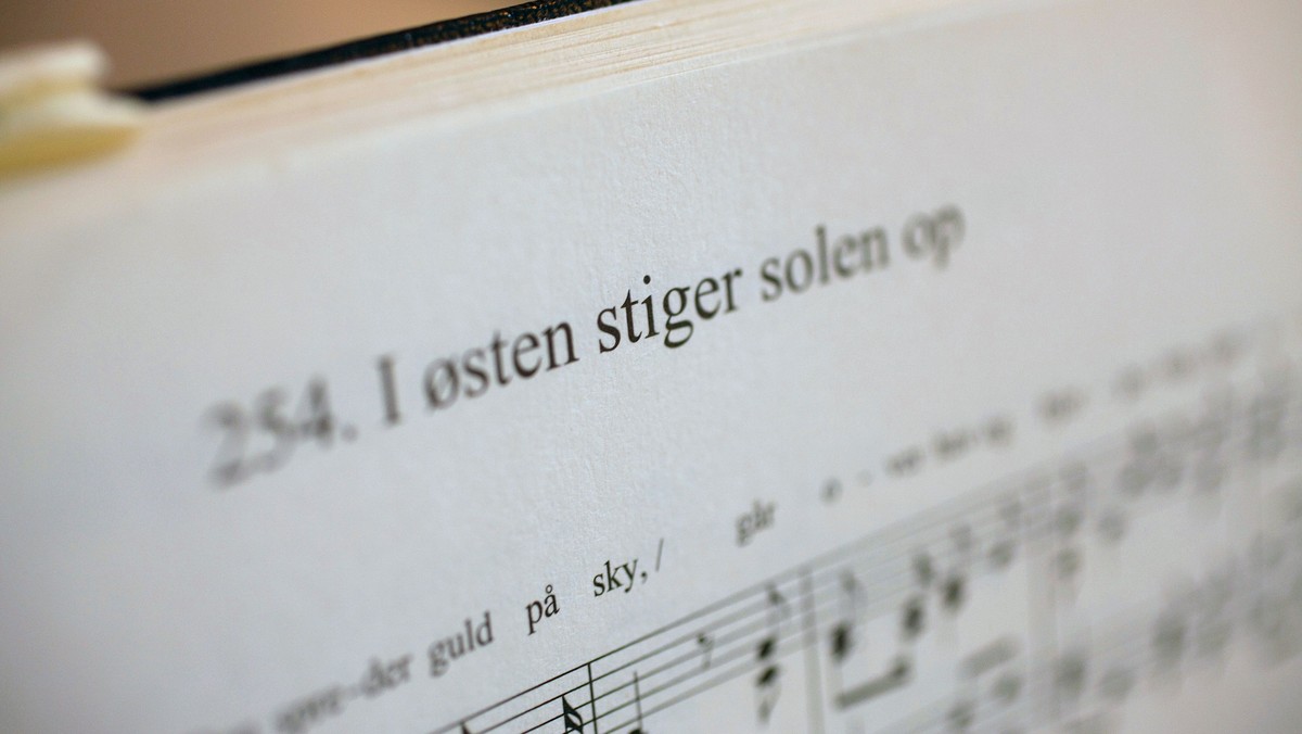 Vi synger sammen alene