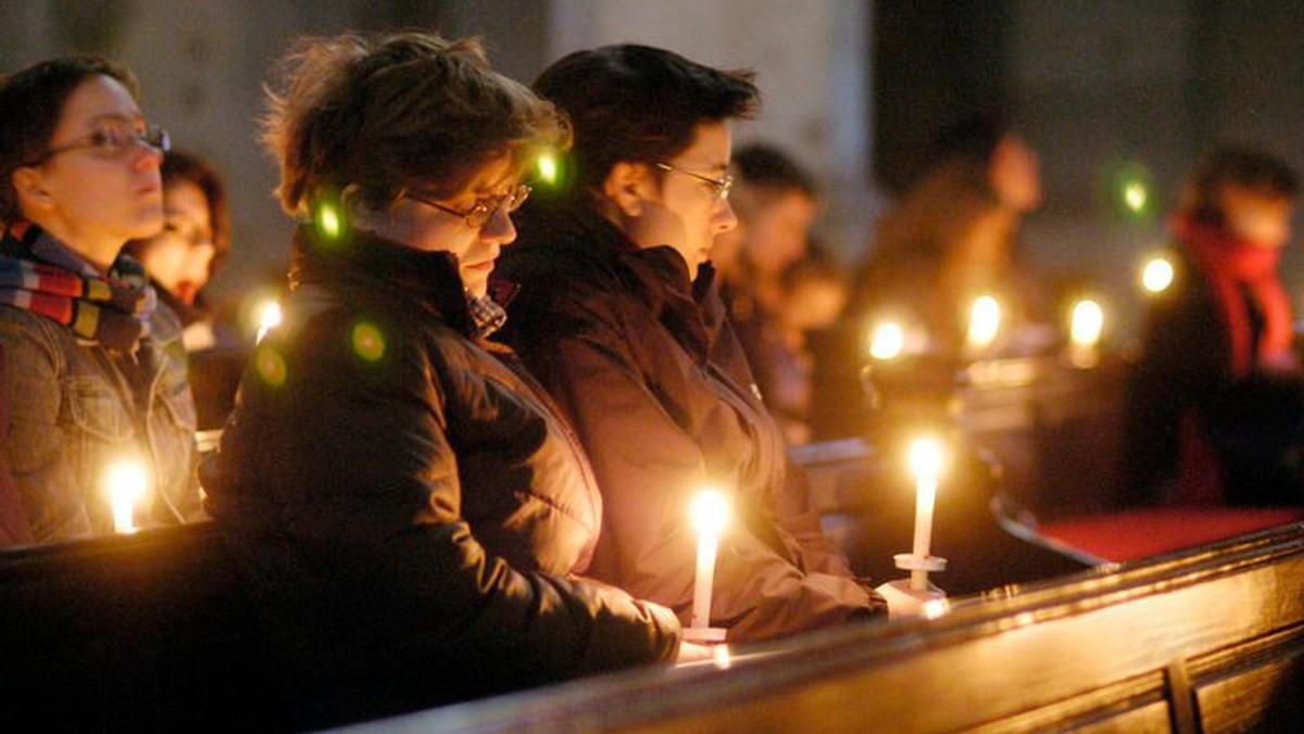 Osternachtsgottesdienst "Hell brennt ein Licht"