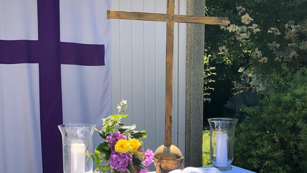 Freiluftgottesdienst zu Pfingsten vor der Villa Römer