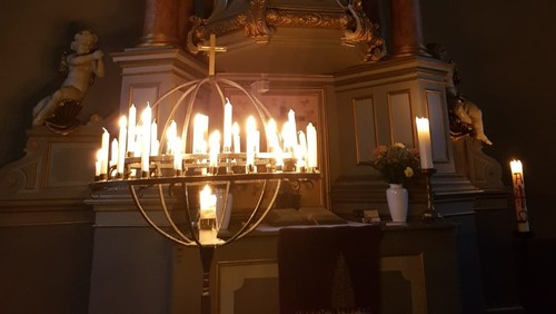 Offene Kirche und stille Andacht zum Glockenläuten