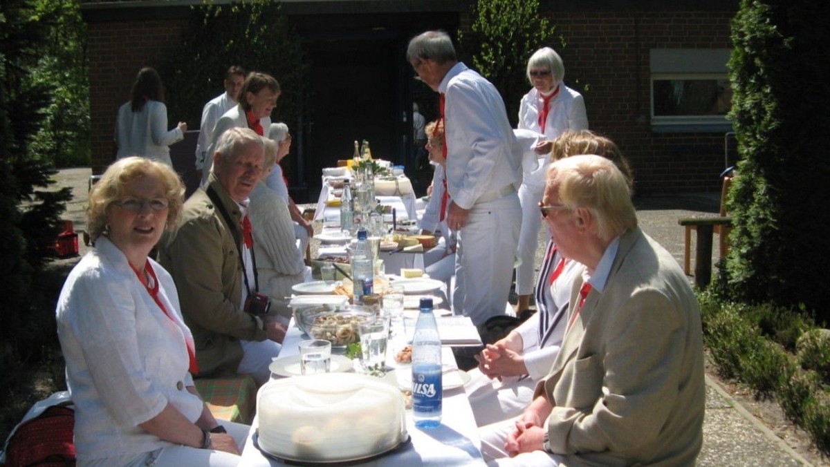 Sommerkirche mit anschließendem "White Dinner" an der Friedenskirche