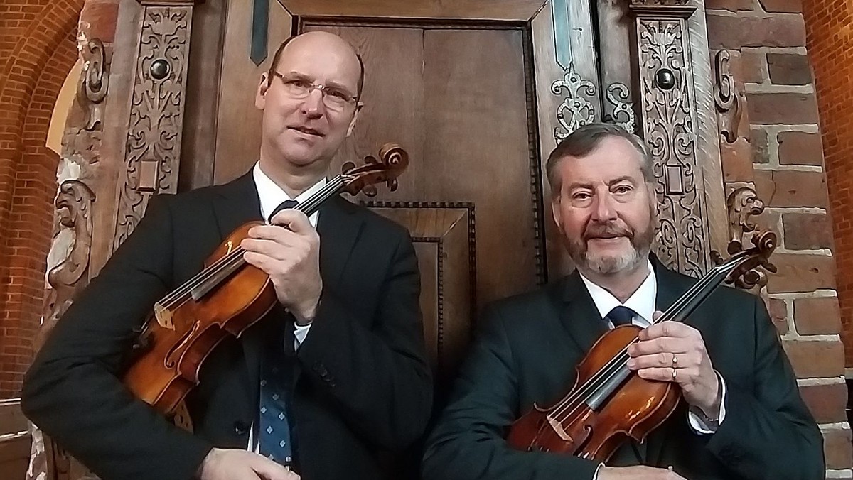 VFK & Vennerne: "2 violiner og og en Steinway"