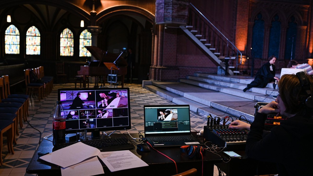 ATELIER:KIRCHE hybrid mit Kunst und besonderer Musik