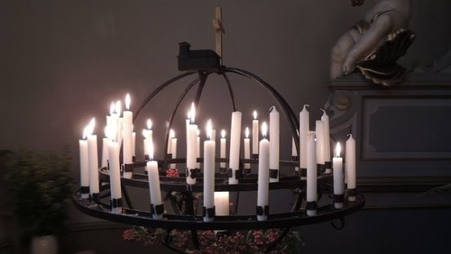 Offene Kirche und stille Andacht zum Glockenläuten