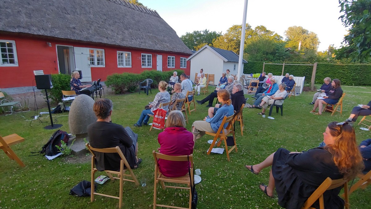 Højskolesangeftermiddag.
