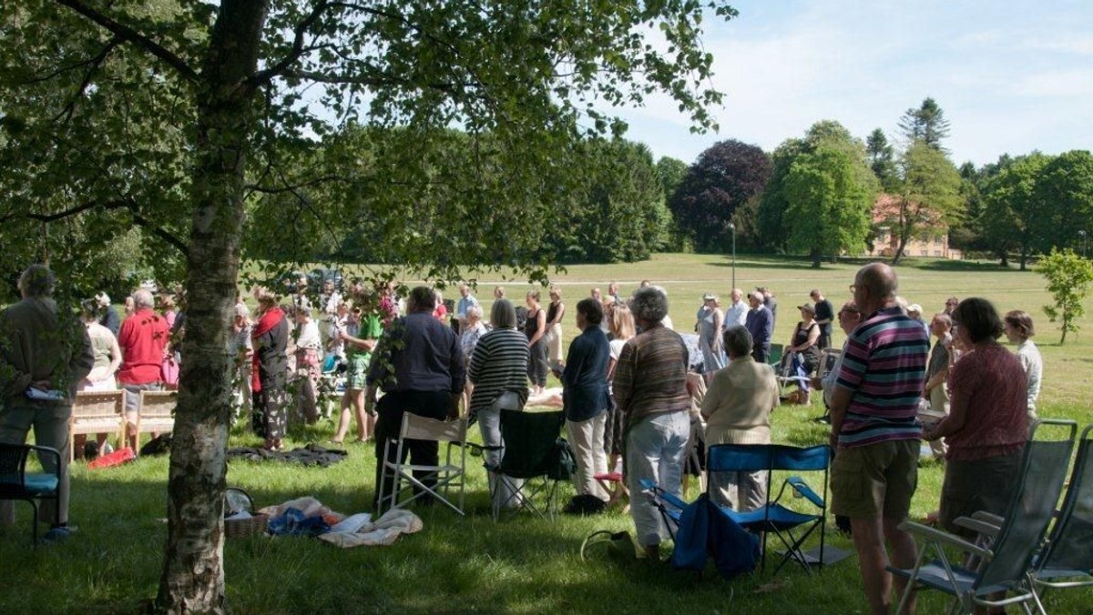2. pinsedag Gudstjeneste i det fri ved Egedal Kirke. Herefter let frokost. Alle præster medvirker
