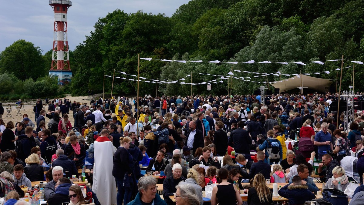 Tauffest am Sonntag, dem 3. Juli 2022 um 11.30 Uhr unweit unserer Kirche unten am Elbstrand.