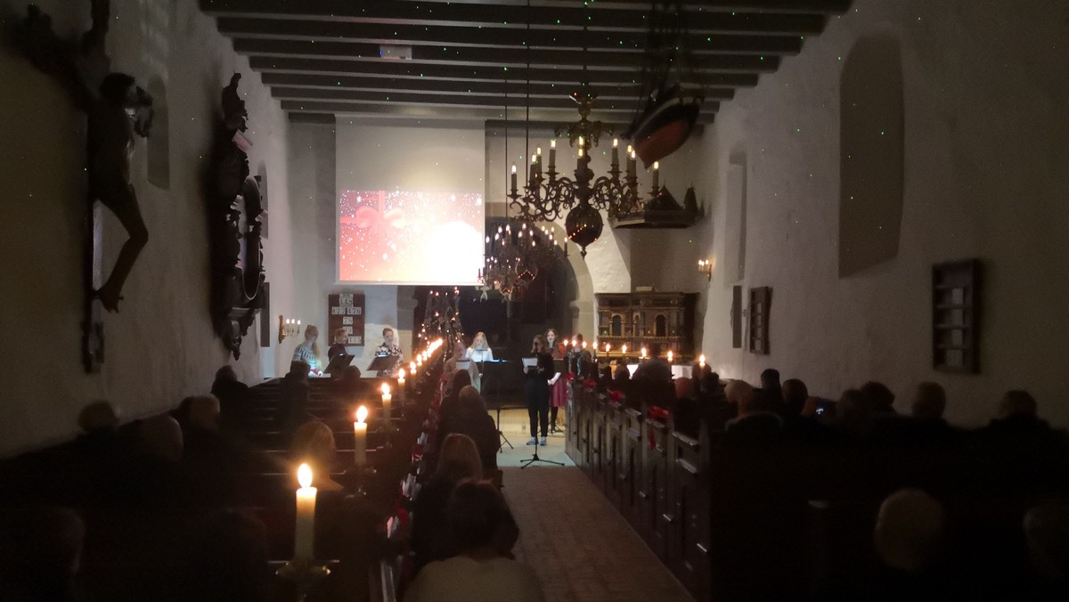 Julekoncert med Hellevad-Ørum Kirkekor i Hellevad Kirke