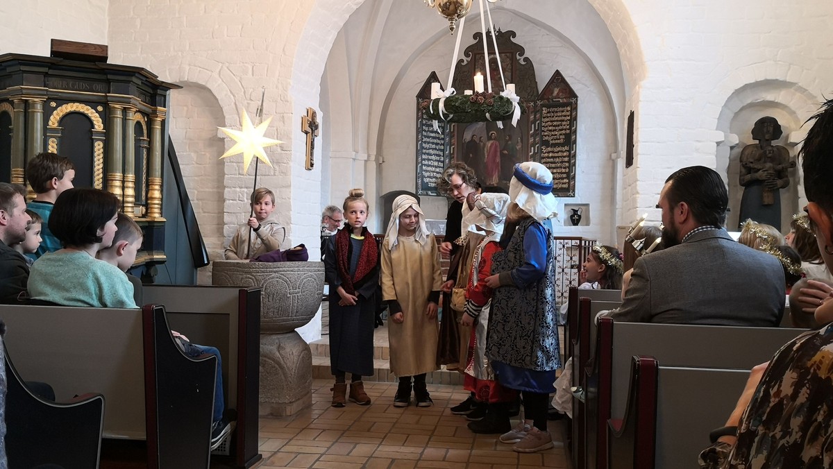 Familiegudstjeneste i Ørum Kirke og juletræsfest i Ørum Kultur- og Forsamlingshus