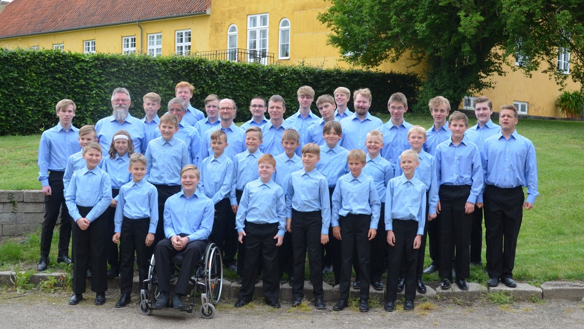 Sorø Klosterkirkes Drenge- og Mandskor synger julen ind.