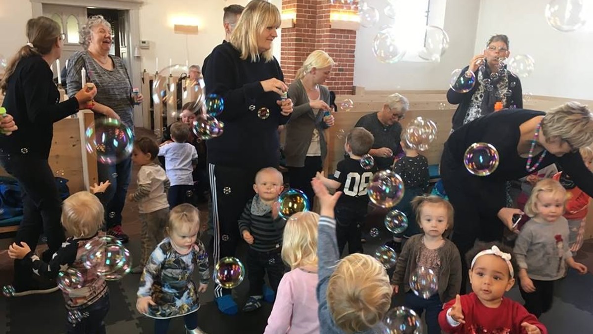 Krible, kravle, krumspring i Øster Hurup kirke